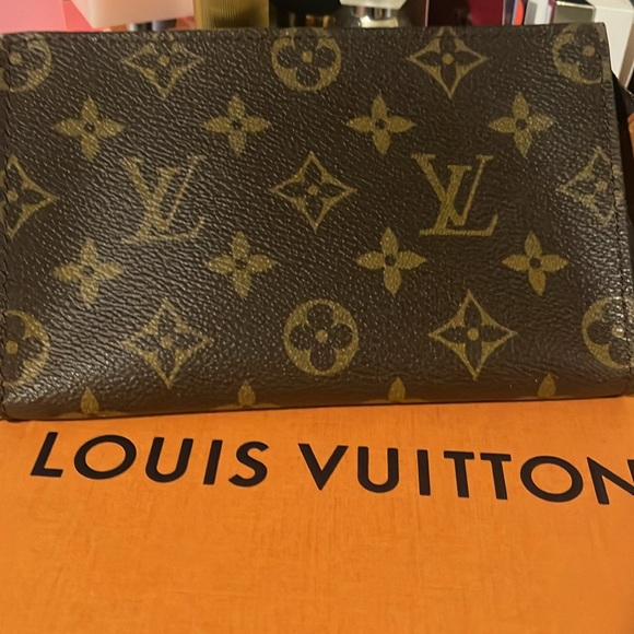 Auth Louis Vuitton Monogram pouch crossbody w/ box not original chain 🔥 - Picture 2 of 7
